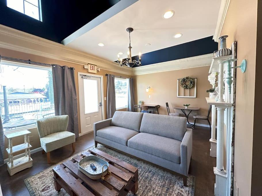 Appartamento Haven At Hazel~Downtown Loft Demorest Esterno foto