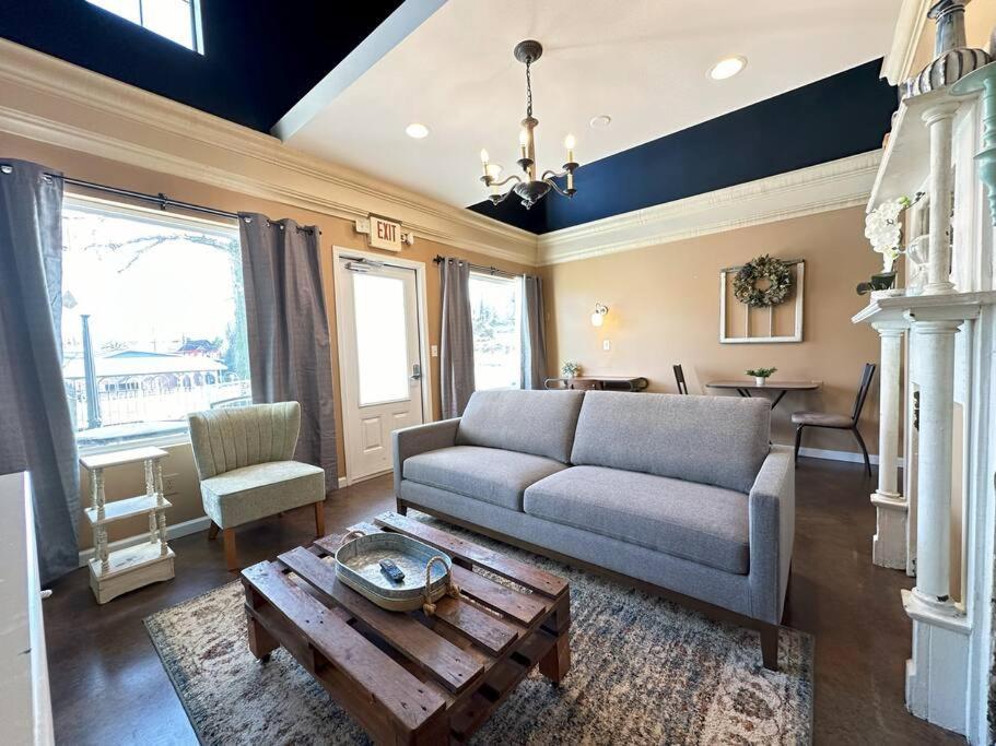 Appartamento Haven At Hazel~Downtown Loft Demorest Esterno foto