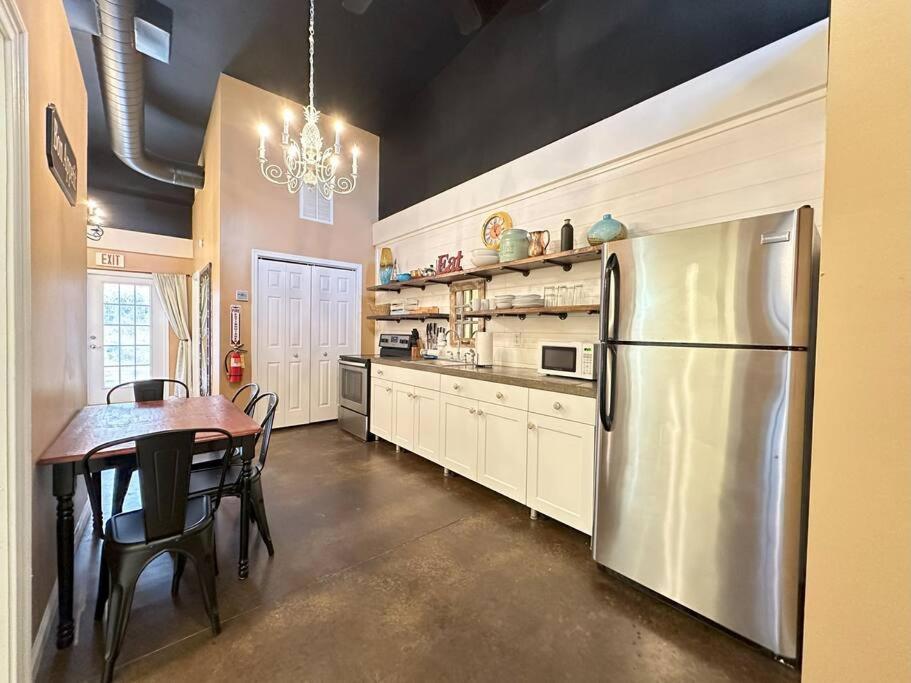 Appartamento Haven At Hazel~Downtown Loft Demorest Esterno foto